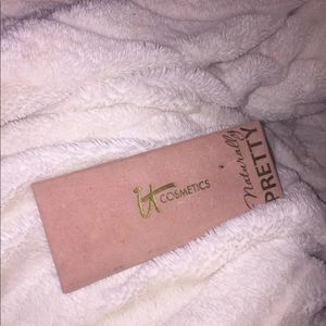 IT Cosmetics Naturally Pretty eyeshadow pallete